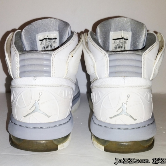 Jordan Ol' School. Size 8.5 - Picture 8 of 9